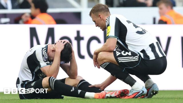 Newcastle: Tino Livramento zranenie „nevyzerá skvele“ - Eddie Howe 

