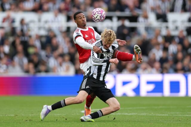 Nezistené videozáznamy odhaľuje Mikel Arteta, ktorý udržiava späť vlak v buste s Joelintonom z Newcastle 

