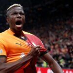 Nigérijský Victor Osimhen z nevyhnutného oblek Fifa WC v porovnaní s Južnou Afrikou