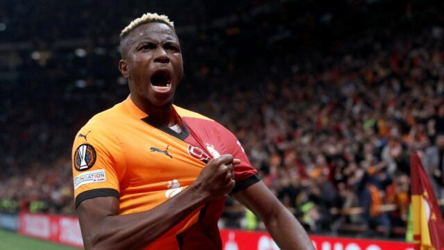 Nigérijský Victor Osimhen z nevyhnutného oblek Fifa WC v porovnaní s Južnou Afrikou 

