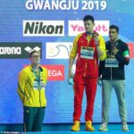 Olympijský zlatý medailista Aussie Mack Horton odhalil, že jeho rodina bola opakovane zameraná na jeho neslávny protest zameraný na konkurenčného Sun Yang v roku 2019 (na obrázku)