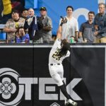 Padres 'Fernando Tate Jr robí skákacie úlovky