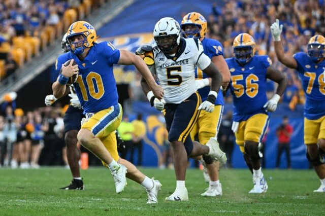 Futbal NCAA: Západná Virgínia v Pittsburghu
