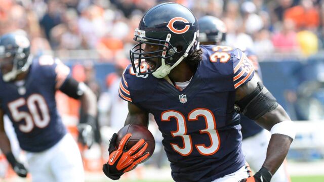 Plány migrácie Trumpa viedli celebritu ex-NFL k zastaveniu FBI 

