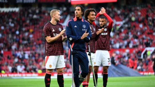 Po jednoduchých 2 minútach počas celosvetovej prestávky sa Guy Utd Ace vracia do Carringtonu 

