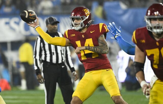 Futbal NCAA: Južná Kalifornia v UCLA