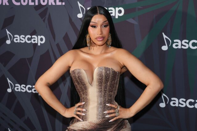                                             Cardi B a Offset na Balenciaga Haute Couture Fall/Winter 2023/2024 Zobraziť v júli 2023. (Obrázok cez Getty)