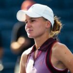Pochybné scény v Guadalajara otvorenej ako Veronika Kudermetova snubs Challenger, necháva ju visieť bez akýchkoľvek handshake po strate šoku