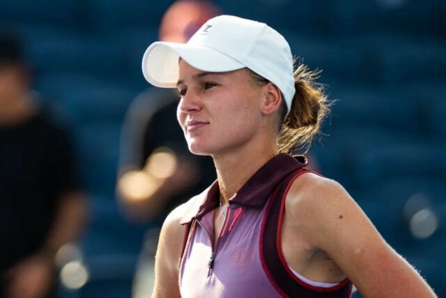 Pochybné scény v Guadalajara otvorenej ako Veronika Kudermetova snubs Challenger, necháva ju visieť bez akýchkoľvek handshake po strate šoku 

