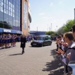 Wigan Athletic a Warriors hráči lemujú ulice, aby vzdali úctu Darren Orme