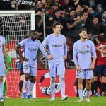Bývalý obranca Barcelony Samuel Umtiti (druhý zľava) je údajne pripravený odísť do dôchodku