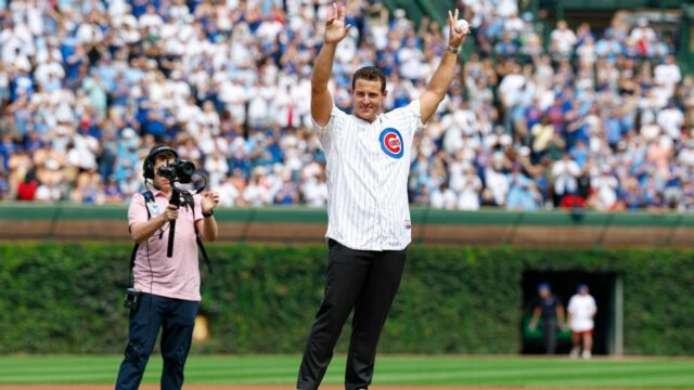 Predchádzajúce mláďatá 1B Anthony Rizzo pripomenuté vo Wrigley v dôchodku do dôchodku 

