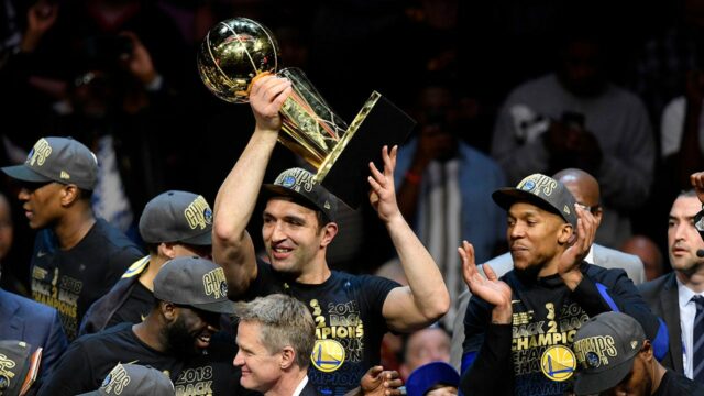 Predchádzajúci bojovníci celebrity Zaza Pachulia o tom, kde sa hromadí skupina skupiny v tradícii NBA 

