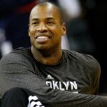 Predchádzajúci hráč NBA Jason Collins sa podniká terapia pre hrudku mysle