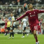 Premier Organizácia 2025-26: Ekitike pozýva konkurentov Isak v Liverpoole