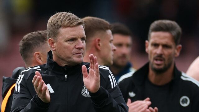 Premier Organization 2025-26: Newcastle priťahuje Bournemouth, 10-muž Sunderland drží dovolenkový dom 

