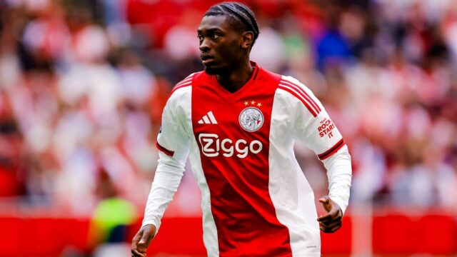 Prenos správ, informácie: Premier Organizácia „Obrovský 6“, všetci sa pozerajú na Ajax's Mokio 

