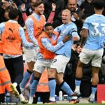 Erling Haaland v nedeľu oslavuje druhý gól svojej strany v Manchesteri Derby