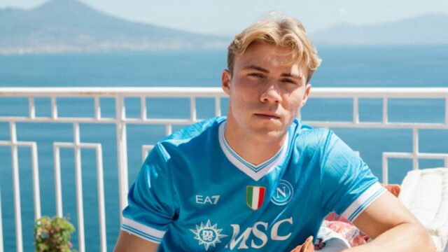 Presne to, ako talianske médiá reagovali na štartovanie Rasmusa Hojlunda za spustenie pre Napoli 

