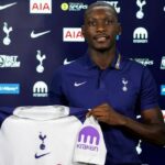 Randal Kolo Muani potvrdzuje Tottenham, keď Thomas Frank opisuje prenos