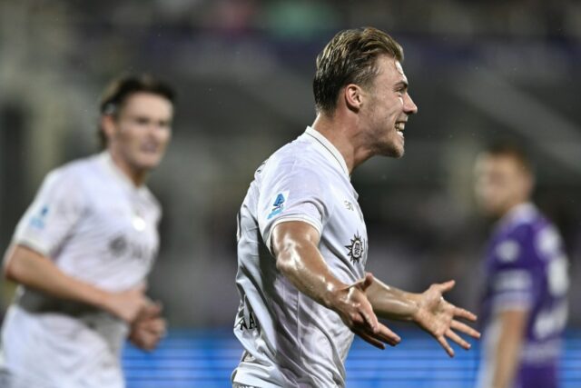 Florencia, Taliansko - 13. september: Rasmus Hojlund z Napoli oslavuje svoj cieľ počas zápasu Serie A medzi ACF Fiorentina a SSC Napoli v Artemio Franchi 13. septembra 2025 vo Florencii v Taliansku. (Fotografie podľa obrázkových fotografií Agentúra/Getty Images)