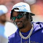 Ravens 'Lamar Jackson sa ospravedlňuje naliehavým sledovateľom, ktorý zasiahol pokrývku hlavy