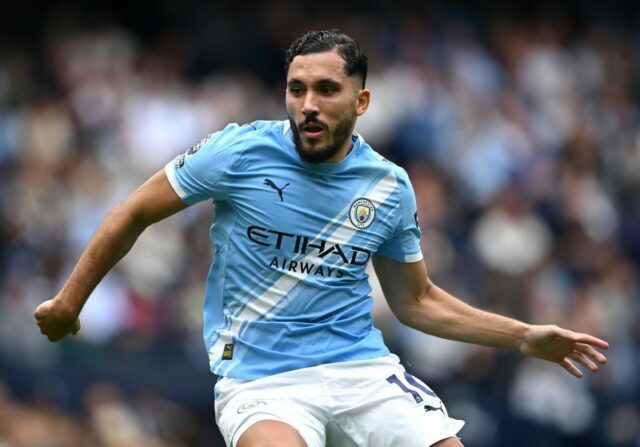 Rayan Cherki z Manchester City sa vracia späť k tréningu prvého tímu 

