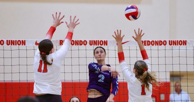 Redondo Union porazí Marymount v strednej škole volejbalá lopta v tvár 

