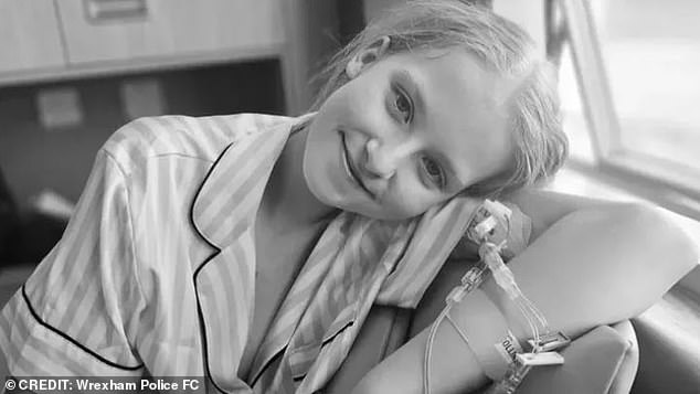 Ryan Reynolds rozdáva ₤ 10 000 britskej dáme, 13 s Lexi Collins (vyššie) bola diagnostikovaná zriedkavá a agresívna rakovina srdca len pár týždňov po návrate z dovolenky so svojou rodinou tento rok v júni