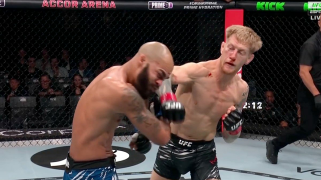Sam Patterson volá Neila Magny po rýchlom povrchu 

