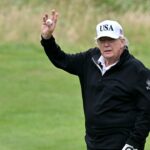 Scottie Scheffler, Keegan Bradley potešený z hrnčeka Rydera Trumpa