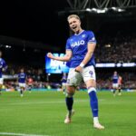 Ipswich, Anglicko - 12. september: George Hirst z Ipswich Town oslavuje bodovanie tretieho gólu svojho tímu počas zápasu Sky Bet Championship medzi Ipswich Town a Sheffield United na Portman Road 12. septembra 2025 v Ipswich v Anglicku. (Foto: Justin Setterfield/Getty Images)