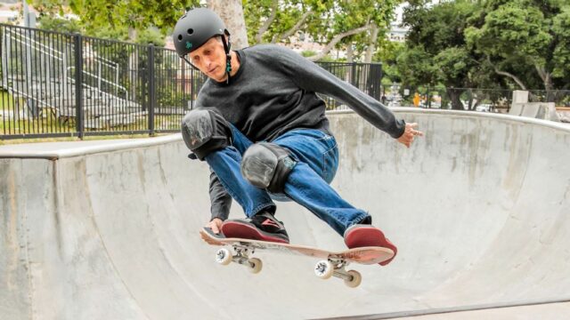 Skateboard Tony Hawk z prvej 900 nákladov 1,15 m 

