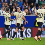 Šok Barcelona celebrita zvaná muž z obleku verzus skutočný ovso