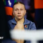 Amanda Anisimova sits down on court at the US Open