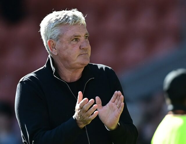 Steve Bruce robí šok vyzerať uprostred kontrolného zoznamu návštevníkov s hviezdami v luxusnej oslave oslavy narodenín Jacka Grealisha 


