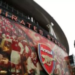 Štiepenie: Ex-arsenálny demonštrant v kóme so zranením mysle po strašnej nehode hlavy v celom obleku
