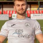 Fanúšikovia chcú, aby boli tehlové múry okolo ihrísk zakázané po tom, čo hviezda Chichester City Billy Vigar údajne narazila na hlavu na jednu
