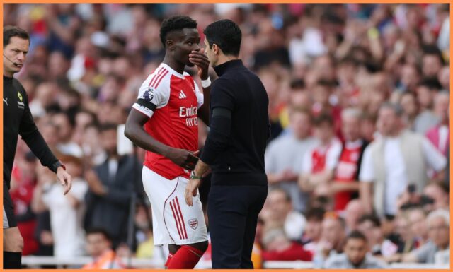 Bukayo Saka tlieska fanúšikom Arsenalu na štadióne Emirates