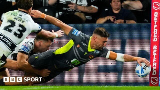 Catalans Dragons winger Tommy Makinson scores a try