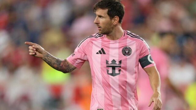 Sústredený na lezenie na východný stolík, hostiteľ Inter Miami DC United 

