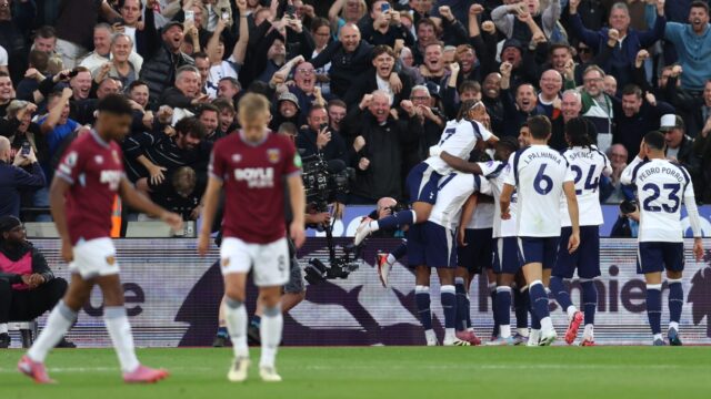 Tak jednoduché pre Spurs ako západné bravčové vädnutie k ďalšiemu poburujúcemu opusteniu Derby 


