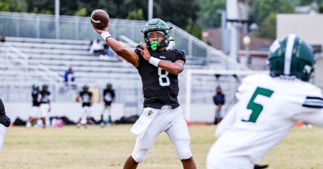 Taylor Lee z Oxnard Pacifica má 19 TD prichádza posledné 3 videohry 

