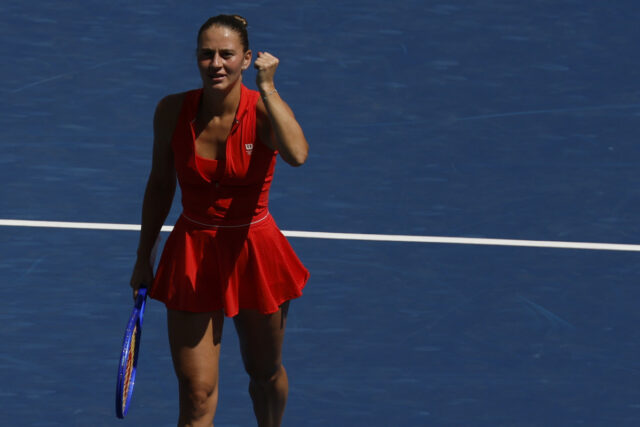 Tenisová celebrita Marta Kostyuk zaostruje zameranie s „nádherným“ oblečením 

