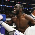 Terence Crawford prekonal Canelo Alvarez, aby sa stal trojhlavým nesporným šampiónom