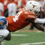 Texas RB CJ Baxter ublížil pri počiatočnej hre; eliminovaný vs. utep