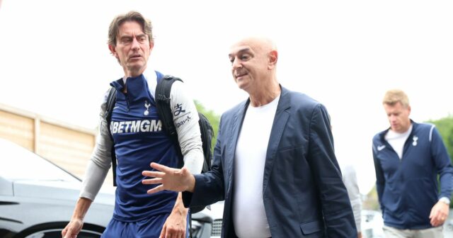 Manažér Tottenham Thomas Frank a teraz predseda predsedu Spurs Daniel Levy (vpravo). 