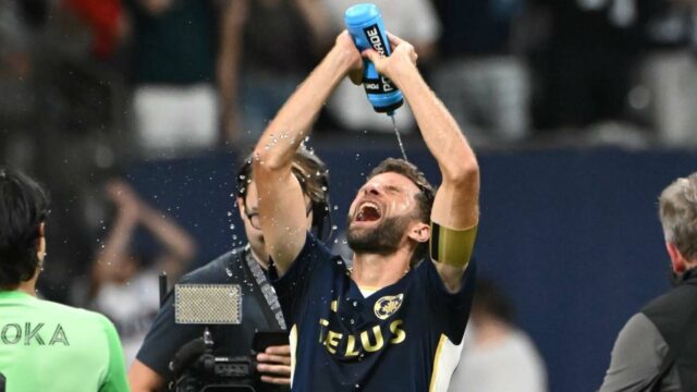 Thomas Muller Hat Technique vedie Vancouver pri mlátení Philly 

