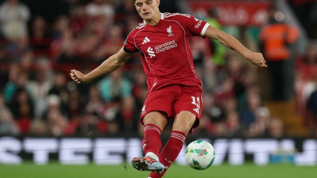 To je Giovanni Leoni, ochranca Liverpoolu, ktorý je ublížený asi rok? 

