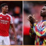 Bukayo Saka a William Saliba oslavujú Arsenal